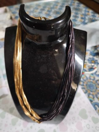 Collar de bisutería con cuentas
