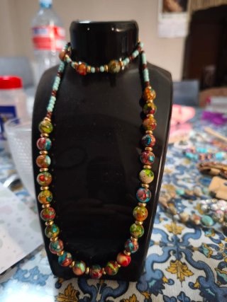 Collar de bisutería con cuentas