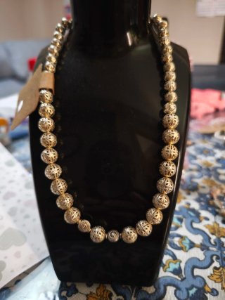 Collar de bisutería con cuentas