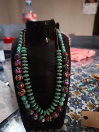 Collar de bisutería con cuentas