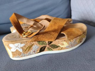 Sandalias plataforma bordadas 41