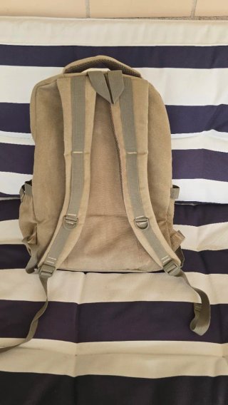 Mochila de tela resistente color beige