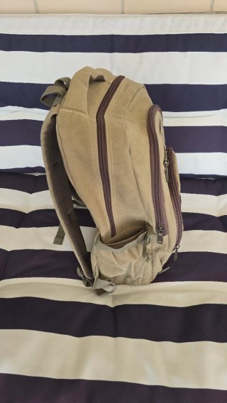 Mochila de tela resistente color beige