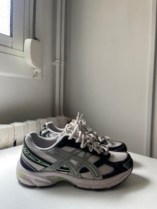 Zapatillas Asics grises y verdes
