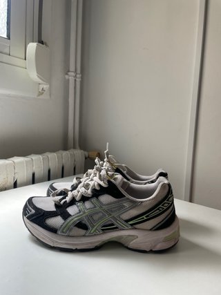 Zapatillas Asics grises y verdes