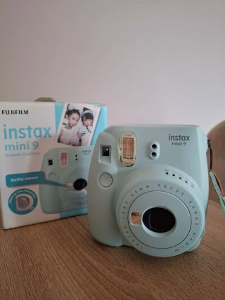 Cámara instantánea Fujifilm Instax Mini 9
