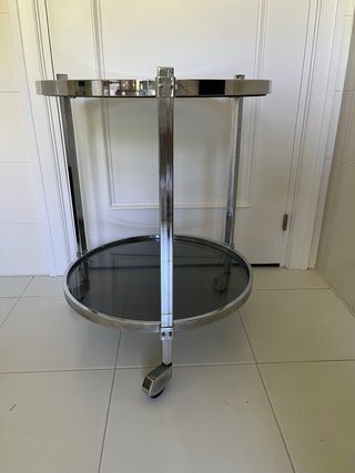 Mesa Roche Bobois redonda auxiliar con ruedas