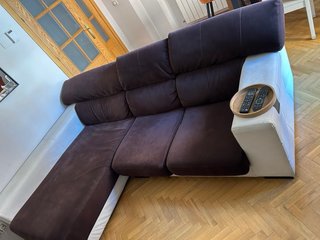 Sofá chaise longue marrón y blanco