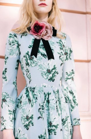 Vestido invitada Cherubina floral verde y blanco
