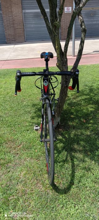 Bicicleta de carretera Megamo R10