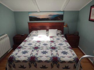 Cama 150 con almacenaje y 2 mesillas a juego