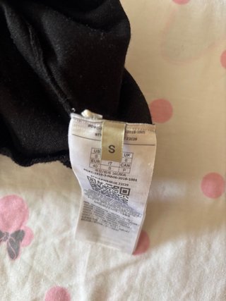 Camiseta Guess manga larga con hombros descubierto