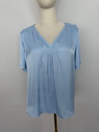 Blusa IKKS azul con detalles blancos