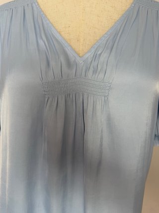 Blusa IKKS azul con detalles blancos