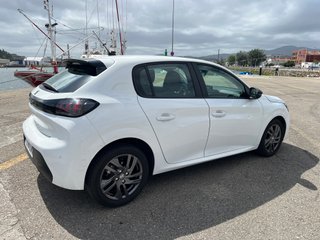 Peugeot 208 2022