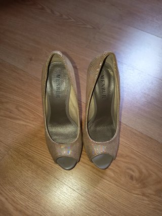Zapatos de salón MENBUR dorados y plateados