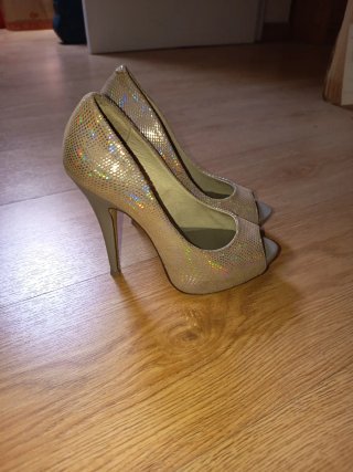 Zapatos de salón MENBUR dorados y plateados