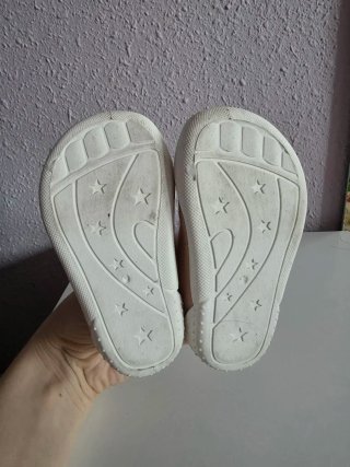Deportivas rosas para bebé talla 19