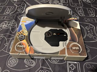 PS1 Sony PlayStation con pegatina Tomb Raider IV