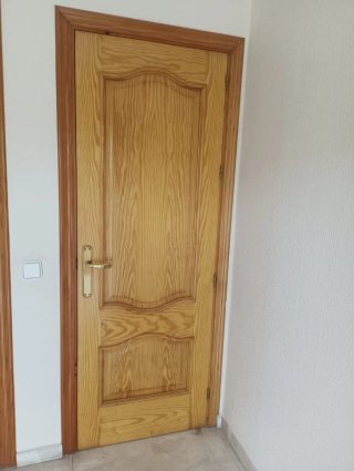 Se venden puertas de madera interior