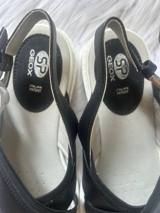 Sandalias Geox Negras y Blancas
