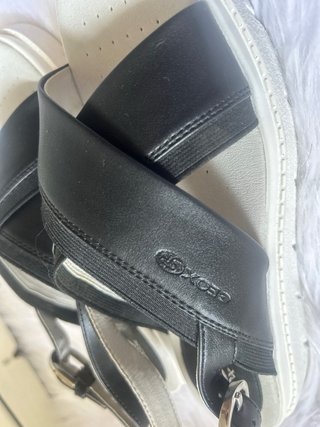 Sandalias Geox Negras y Blancas