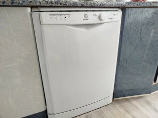 Lavavajillas y Lavadora Indesit.