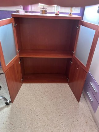 Mueble salón con vitrina y puertas