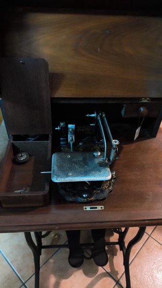 Máquina de coser antigua 1880