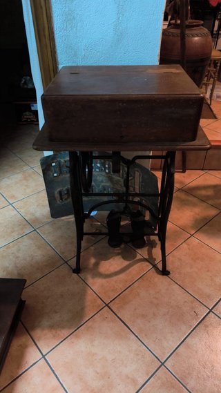 Máquina de coser antigua 1880