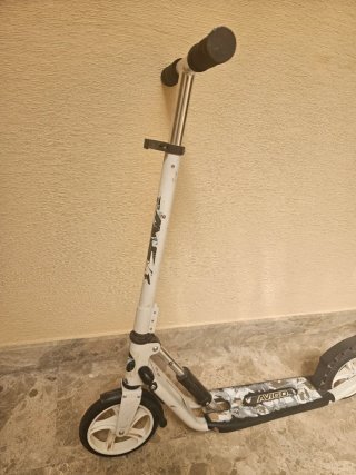 Patinete Avigo blanco