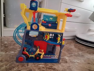 Superthings Base Secreta + Coche