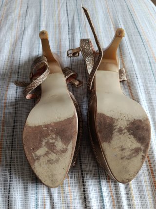 Sandalias doradas tacón plataforma