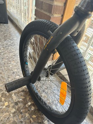 Bicicleta BMX plateada