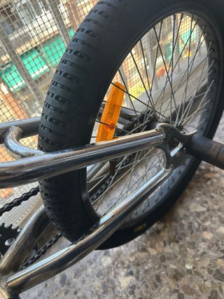 Bicicleta BMX plateada