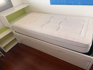 Cama nido con cabecero-mesita