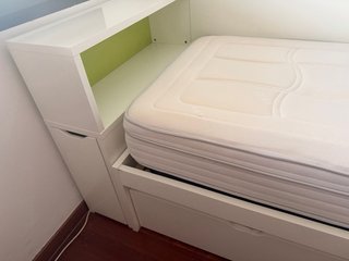 Cama nido con cabecero-mesita