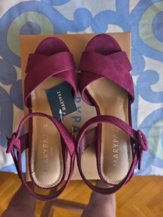 Zapatos tacón Mary Paz color berenjena