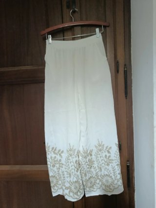Conjunto de Blusa y Pantalón Palazzo Con Bordados.