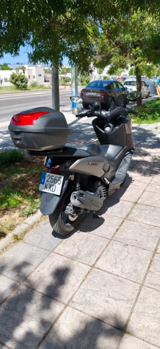 Yamaha NMAX 125 Gris Scooter Automática