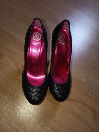 Zapatos de salón Ursula Mascaro negros