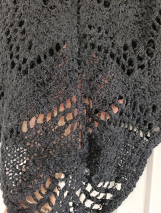 Poncho Negro Tejido Cuello Alto