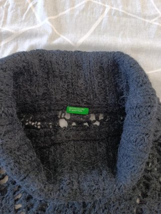Poncho Negro Tejido Cuello Alto