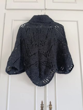 Poncho Negro Tejido Cuello Alto