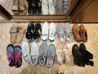 Lote Ropa y zapatillas variados..
