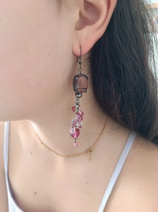 Pendientes largos rosas con cristales estilo román