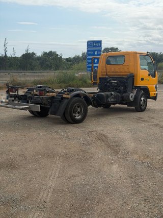 se vende ISUZU NPQR75 en perfecto estado