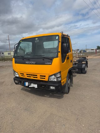 se vende ISUZU NPQR75 en perfecto estado
