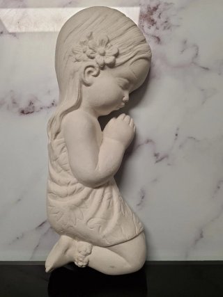 Figura de Niña Rezando en Escayola