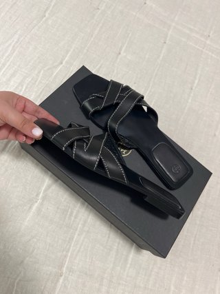 Sandalias negras planas de PIEL Massimo Dutti